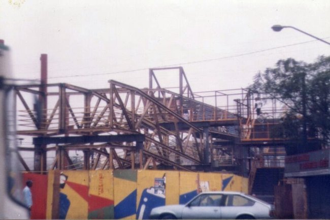 A primeira passarela no centro de Mauá