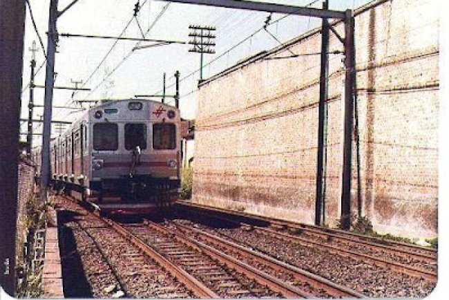 Num Trem da FEPASA ao cair da tarde