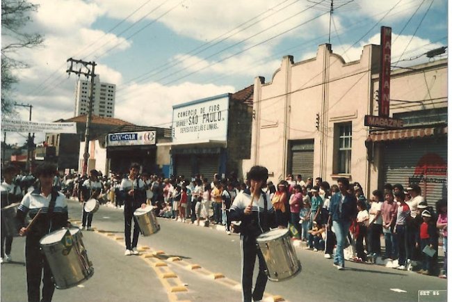 Desfile escolar avenida Barão de Mauá ano 1986