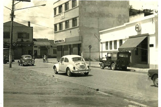 Antes e Depois esquina do Banco Real em 1973