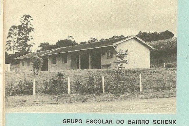 Grupo Escolar do bairro Schenk em 1972