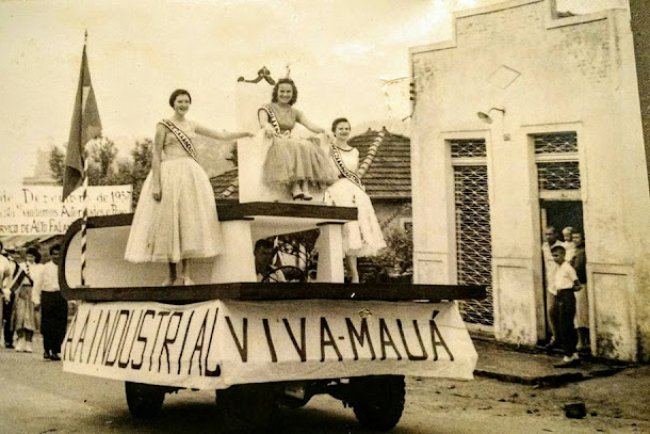 Açougue onde hoje é a Praça da Bíblia em Mauá