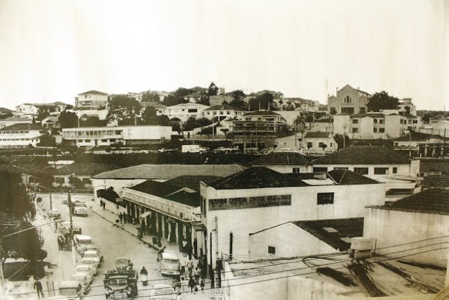 Vista da igreja Matriz e centro de Mauá meados dos anos 1970