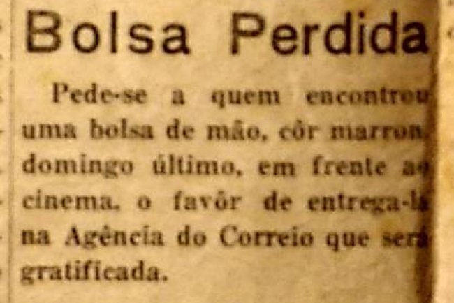 Bolsa perdida em frente ao cine Santa Cecília, 1952