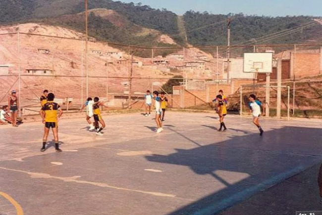 Futsal na quadra da Escola Olinda Furtado em 1985