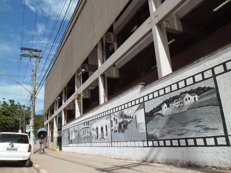 Fotos antigas de Mauá no muro do Afonso Paschotte Instituição de Ensino