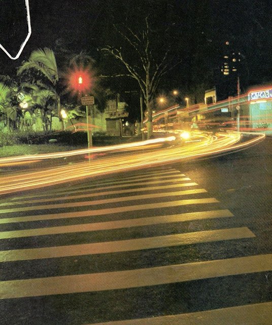 Foto noturna esquina da Praça da Paineira Centro de Mauá, 1989