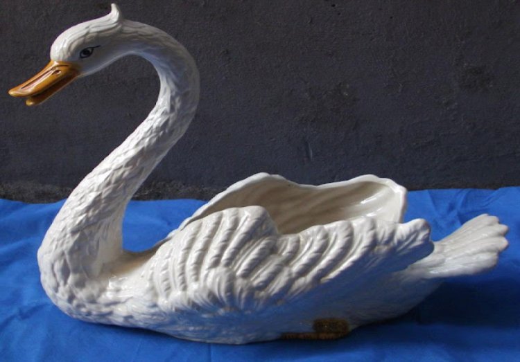 Fruteira Cisne Cerâmica Nara enviada por Cecília Camargo