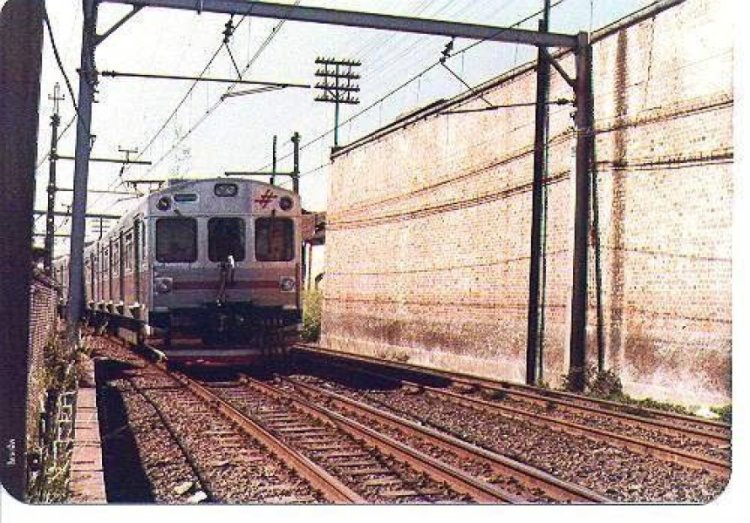 Num Trem da FEPASA ao cair da tarde