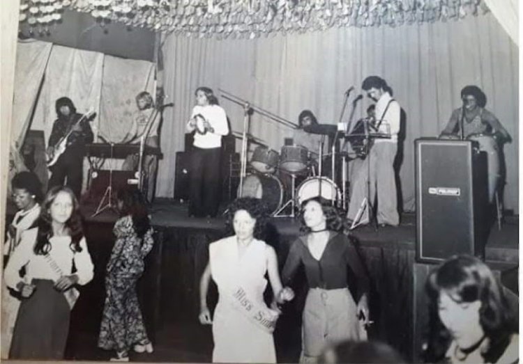 Banda Xanadú tocando na Igreja São Pedro em 1973