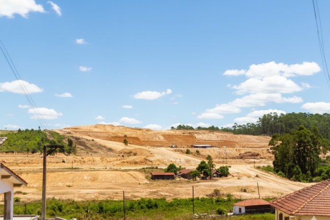 Terraplanagem na região do Estádio Municipal Pedro Benedetti, em Mauá (sem data)