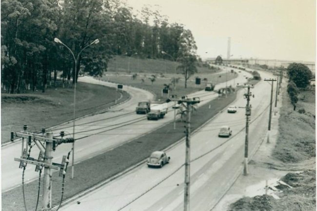1984: crescimento recorde, trens lotados e uma cidade no limite