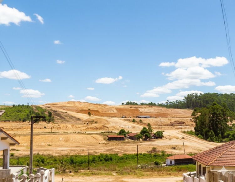 Terraplanagem na região do Estádio Municipal Pedro Benedetti, em Mauá (sem data)