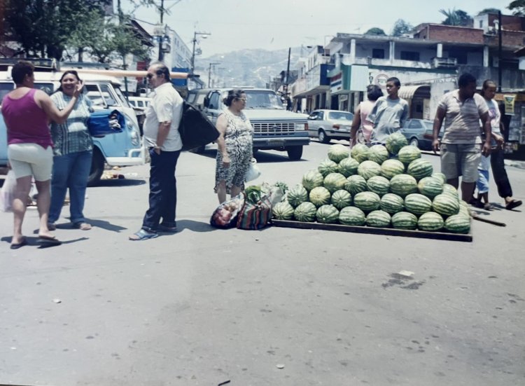 Avenida Presidente Castelo Branco no Jardim Zaíra na década de 1990